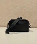芸能人愛用 高級感ある プラダ コピー 2VH172 Re-Nylon 牛革ショルダーバッグ
