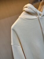 激安 上品 バレンシアガ n級品 秋冬フード付きコーラロゴ刺繍パーカー!