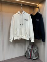 激安 上品 バレンシアガ n級品 秋冬フード付きコーラロゴ刺繍パーカー!