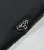 個性的 魅力的 心地よい コットン素材 プラダ スーパーコピー ロゴ クルーネック スウェットシャツ