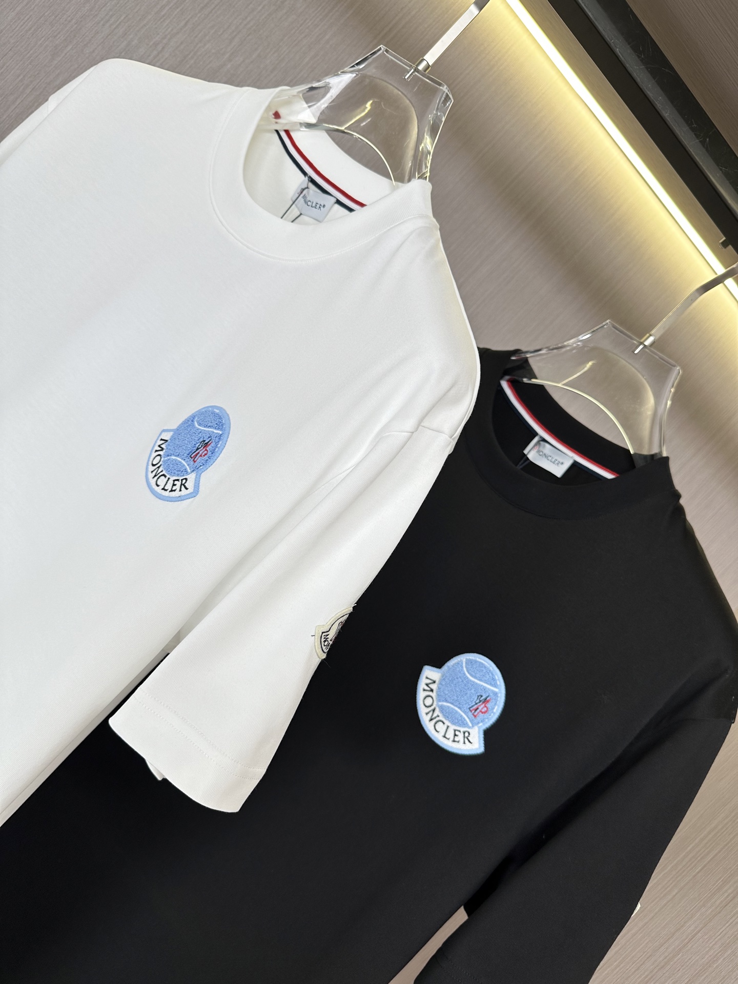 モンクレール コピー ロゴ刺繍Tシャツ 白黒セット 男女兼用 夏の定番|スーパーコピーn級優良店 5 モンクレール コピー ロゴ刺繍Tシャツ 白黒セット 男女兼用 夏の定番|スーパーコピー服