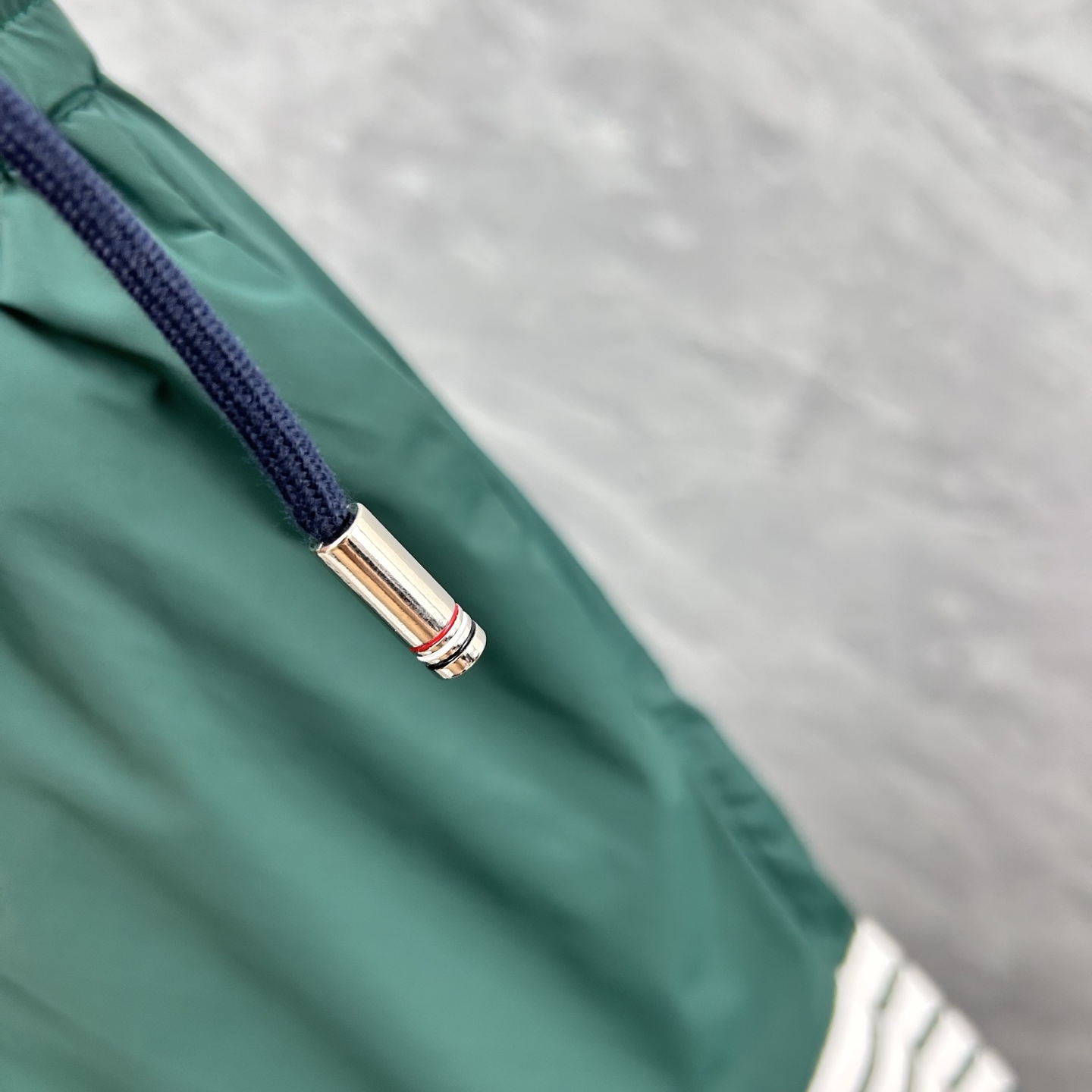 トムブラウン 偽物 ショーツ ストライプ グリーン スポーティーな夏服|スーパーコピーn級優良店 7 トムブラウン 偽物 ショーツ ストライプ グリーン スポーティーな夏服|スーパーコピー服