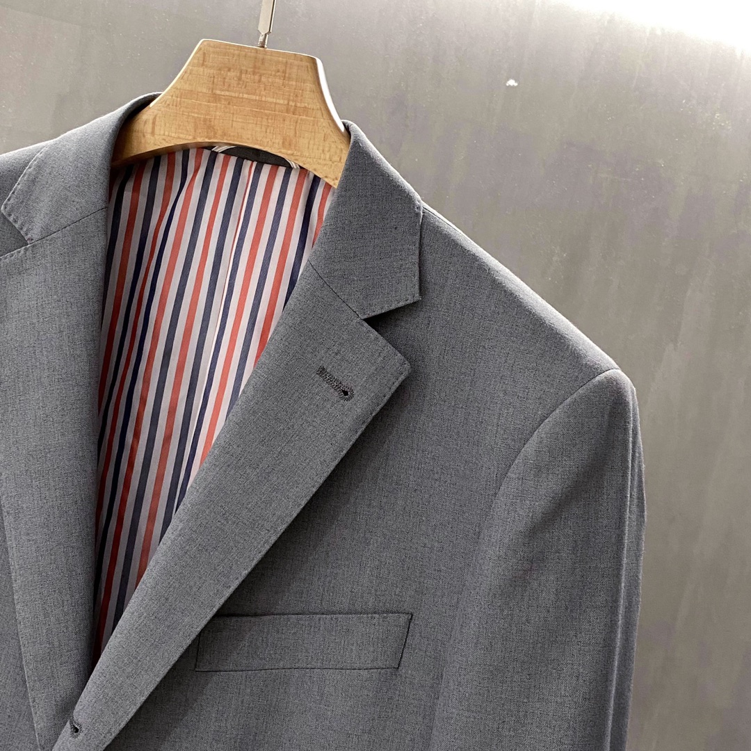 トムブラウン 激安通販 グレースーツセット クラシック2B仕立て&ストライプ裏地|スーパーコピーn級優良店 4 トムブラウン 激安通販 グレースーツセット クラシック2B仕立て&ストライプ裏地|スーパーコピー服