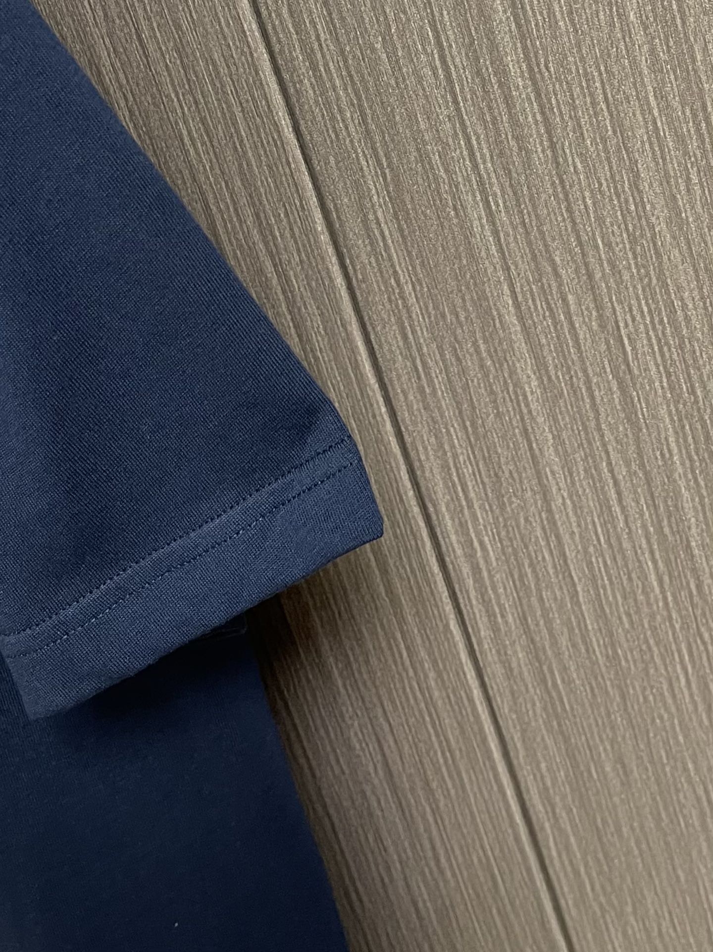 トムブラウン 偽物 バレない再現度 ネイビーTシャツ ワンポイント刺繍&ロゴ入りタグ009|スーパーコピーn級優良店 3 トムブラウン 偽物 バレない再現度 ネイビーTシャツ ワンポイント刺繍&ロゴ入りタグ009|スーパーコピー服