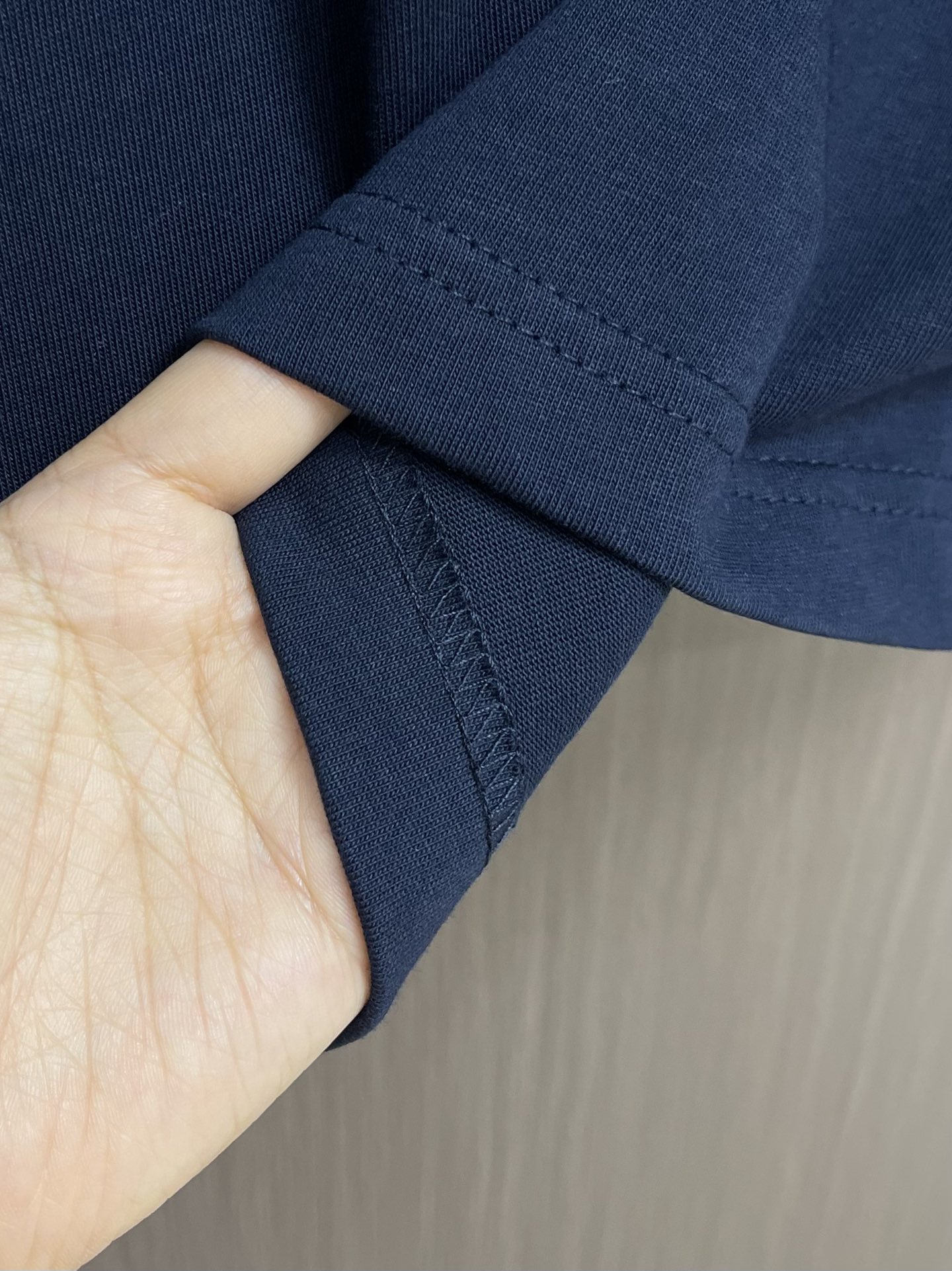 トムブラウン 偽物 バレない再現度 ネイビーTシャツ ワンポイント刺繍&ロゴ入りタグ009|スーパーコピーn級優良店 5 トムブラウン 偽物 バレない再現度 ネイビーTシャツ ワンポイント刺繍&ロゴ入りタグ009|スーパーコピー服