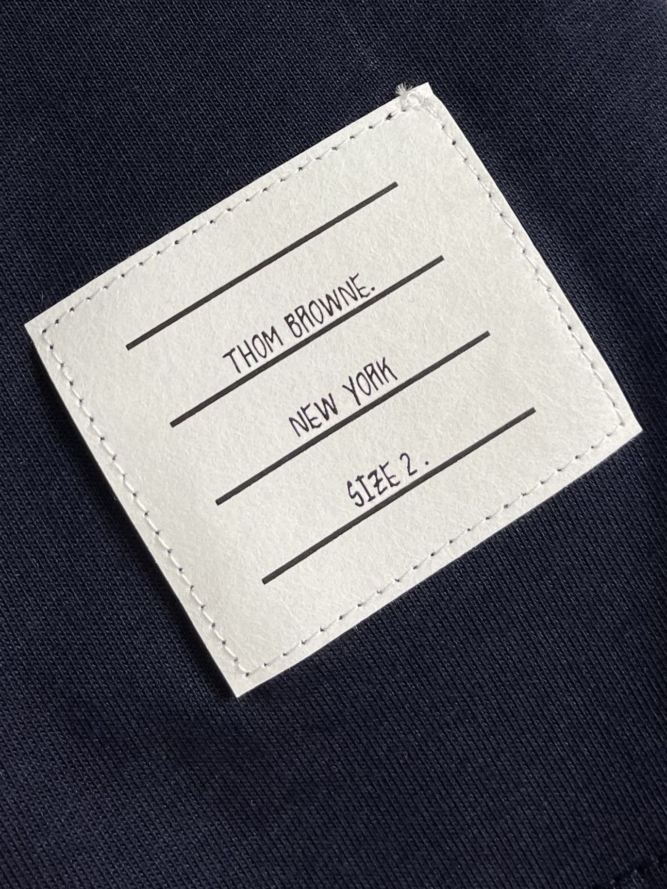 トムブラウン 偽物 バレない再現度 ネイビーTシャツ ワンポイント刺繍&ロゴ入りタグ009|スーパーコピーn級優良店 8 トムブラウン 偽物 バレない再現度 ネイビーTシャツ ワンポイント刺繍&ロゴ入りタグ009|スーパーコピー服