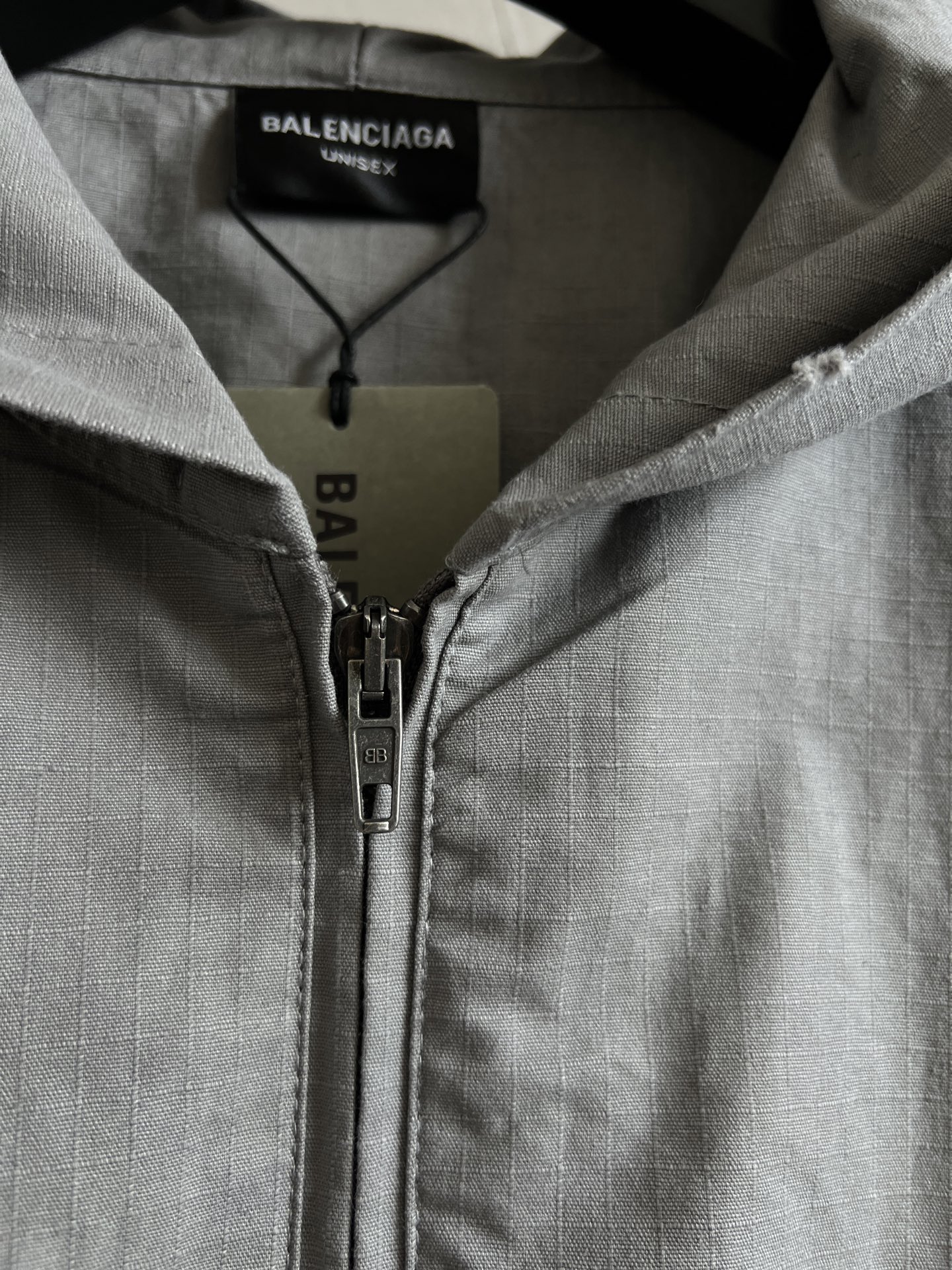 バレンシアガ ブランド コピー ジップアップフーディ ミニマルロゴデザイン|スーパーコピーn級優良店 4 バレンシアガ ブランド コピー ジップアップフーディ ミニマルロゴデザイン|スーパーコピー服