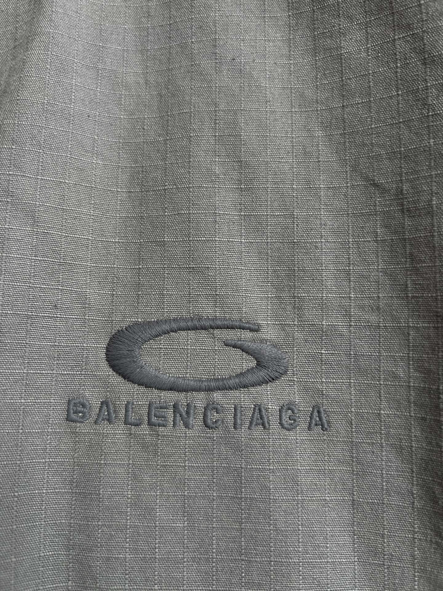 バレンシアガ ブランド コピー ジップアップフーディ ミニマルロゴデザイン|スーパーコピーn級優良店 7 バレンシアガ ブランド コピー ジップアップフーディ ミニマルロゴデザイン|スーパーコピー服