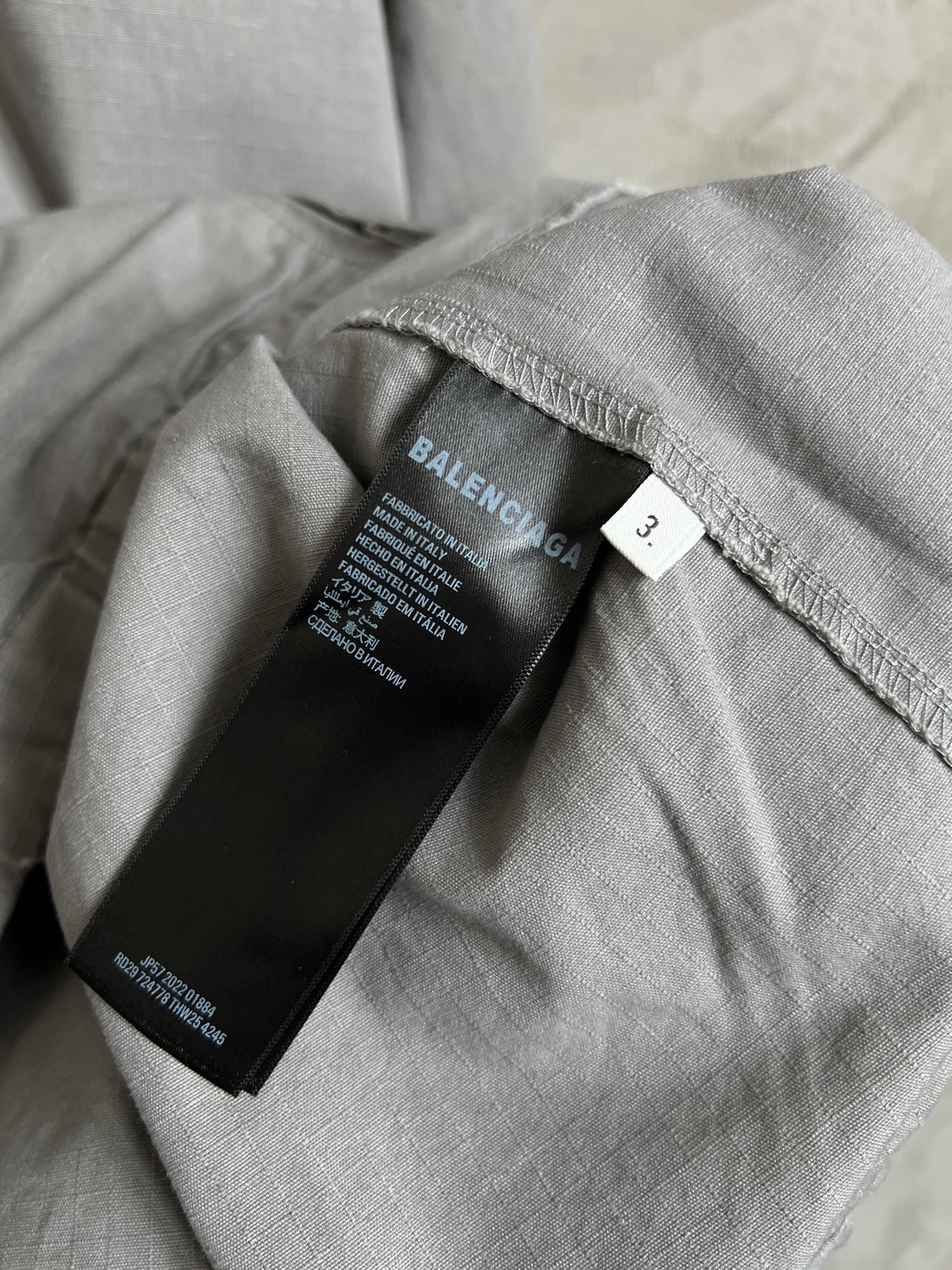 バレンシアガ ブランド コピー ジップアップフーディ ミニマルロゴデザイン|スーパーコピーn級優良店 8 バレンシアガ ブランド コピー ジップアップフーディ ミニマルロゴデザイン|スーパーコピー服