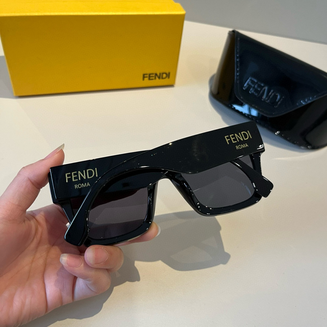 フェンディ 激安通販 サングラス ブラックレンズ メタルフレーム 高級感モデル|スーパーコピーn級優良店 2 フェンディ 激安通販 サングラス ブラックレンズ メタルフレーム 高級感モデル|スーパーコピー服