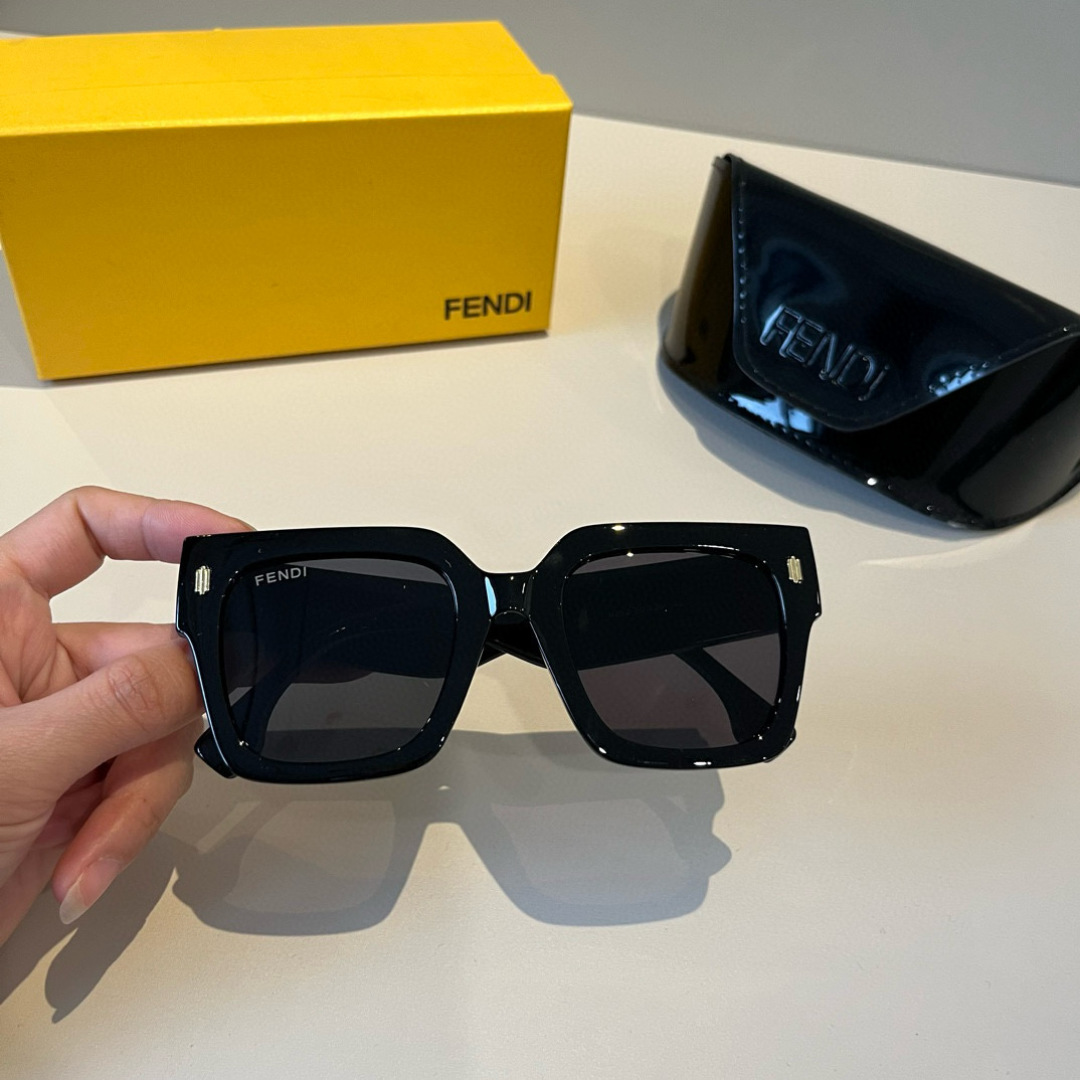 フェンディ 激安通販 サングラス ブラックレンズ メタルフレーム 高級感モデル|スーパーコピーn級優良店 3 フェンディ 激安通販 サングラス ブラックレンズ メタルフレーム 高級感モデル|スーパーコピー服