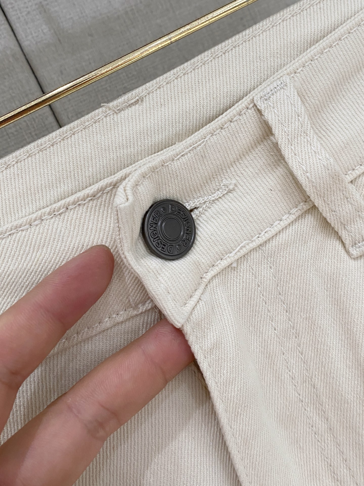 フェンディ ブランド コピー デニムパンツ ロールアップ仕様 高級感ある仕立て|スーパーコピーn級優良店 7 フェンディ ブランド コピー デニムパンツ ロールアップ仕様 高級感ある仕立て|スーパーコピー服