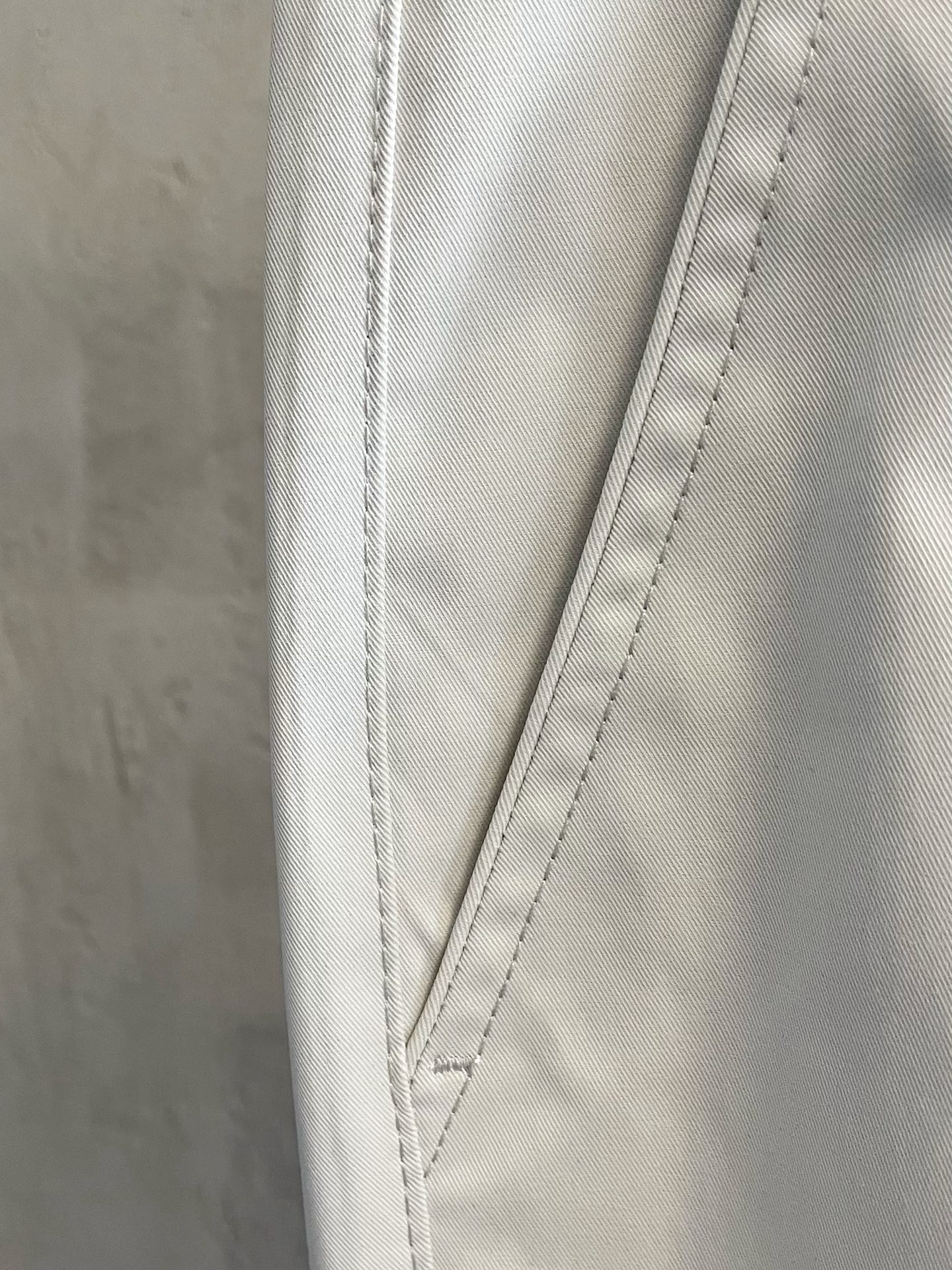 フェンディ n級コピー ホワイトロングパンツ シンプル美脚ライン|スーパーコピーn級優良店 6 フェンディ n級コピー ホワイトロングパンツ シンプル美脚ライン|スーパーコピー服