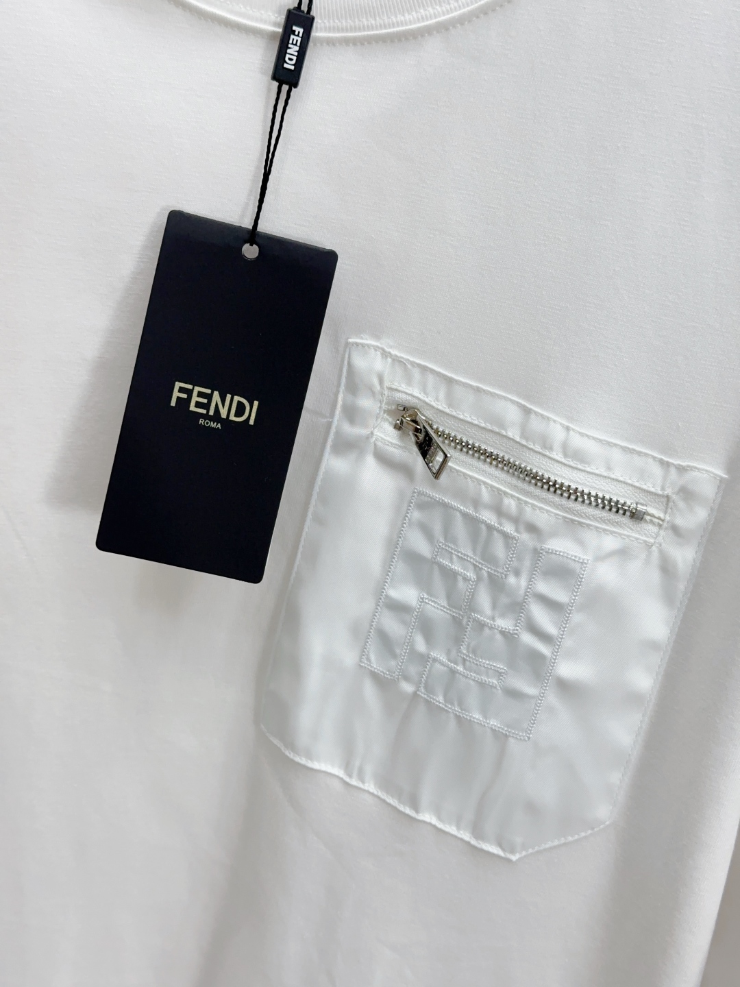 フェンディ 芸能人偽物 Tシャツ ジップポケットデザイン ホワイト|スーパーコピーn級優良店 4 フェンディ 芸能人偽物 Tシャツ ジップポケットデザイン ホワイト|スーパーコピー服