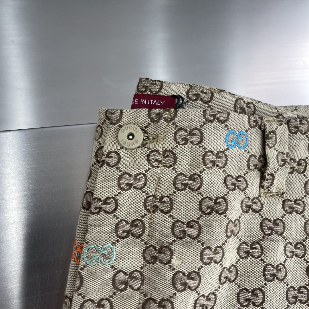 グッチ 偽物 GGキャンバスショートパンツ|カラフルロゴ入り夏スタイル|スーパーコピーn級優良店 4 グッチ 偽物 GGキャンバスショートパンツ|カラフルロゴ入り夏スタイル|スーパーコピー服