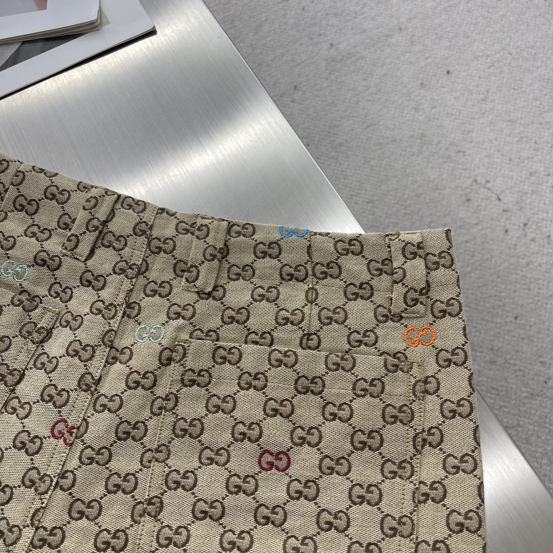 グッチ 偽物 GGキャンバスショートパンツ|カラフルロゴ入り夏スタイル|スーパーコピーn級優良店 8 グッチ 偽物 GGキャンバスショートパンツ|カラフルロゴ入り夏スタイル|スーパーコピー服