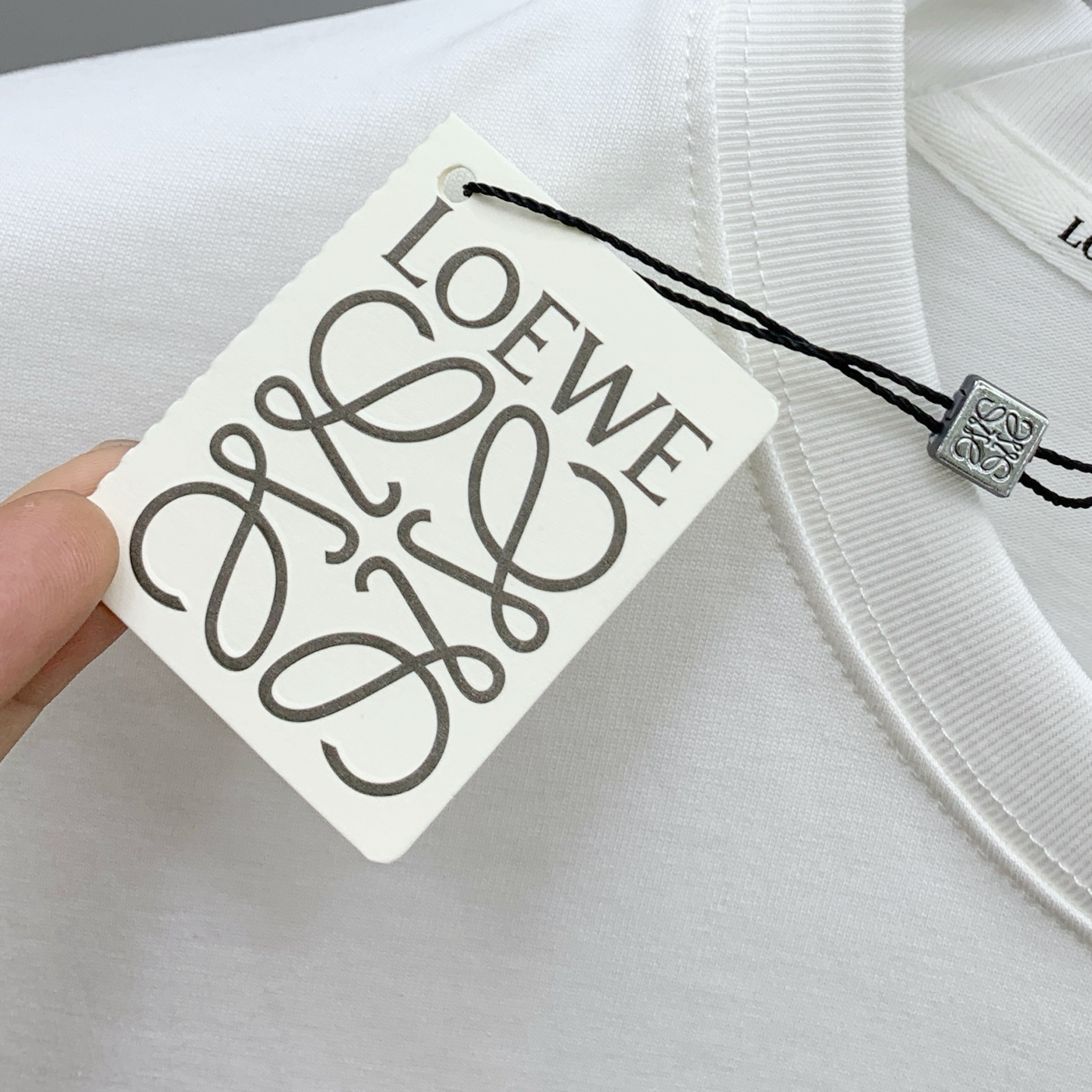 ロエベ 偽物 バレない再現度 Tシャツ ポケット刺繍 キャラクターデザイン|スーパーコピーn級優良店 5 ロエベ 偽物 バレない再現度 Tシャツ ポケット刺繍 キャラクターデザイン|スーパーコピー服