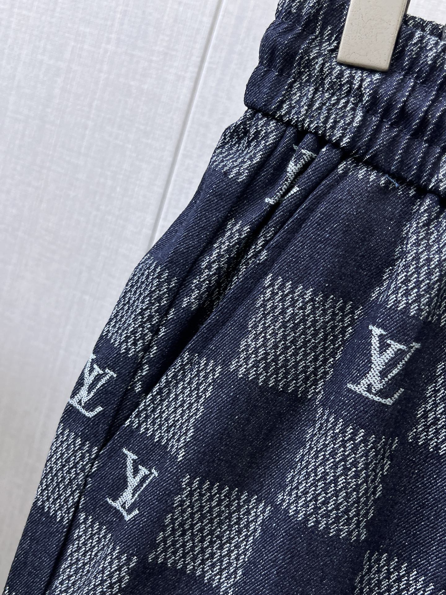 ルイヴィトン 偽物 ダミエ柄 ショーツ モノグラム入りデザイン|スーパーコピーn級優良店 4 ルイヴィトン 偽物 ダミエ柄 ショーツ モノグラム入りデザイン|スーパーコピー服