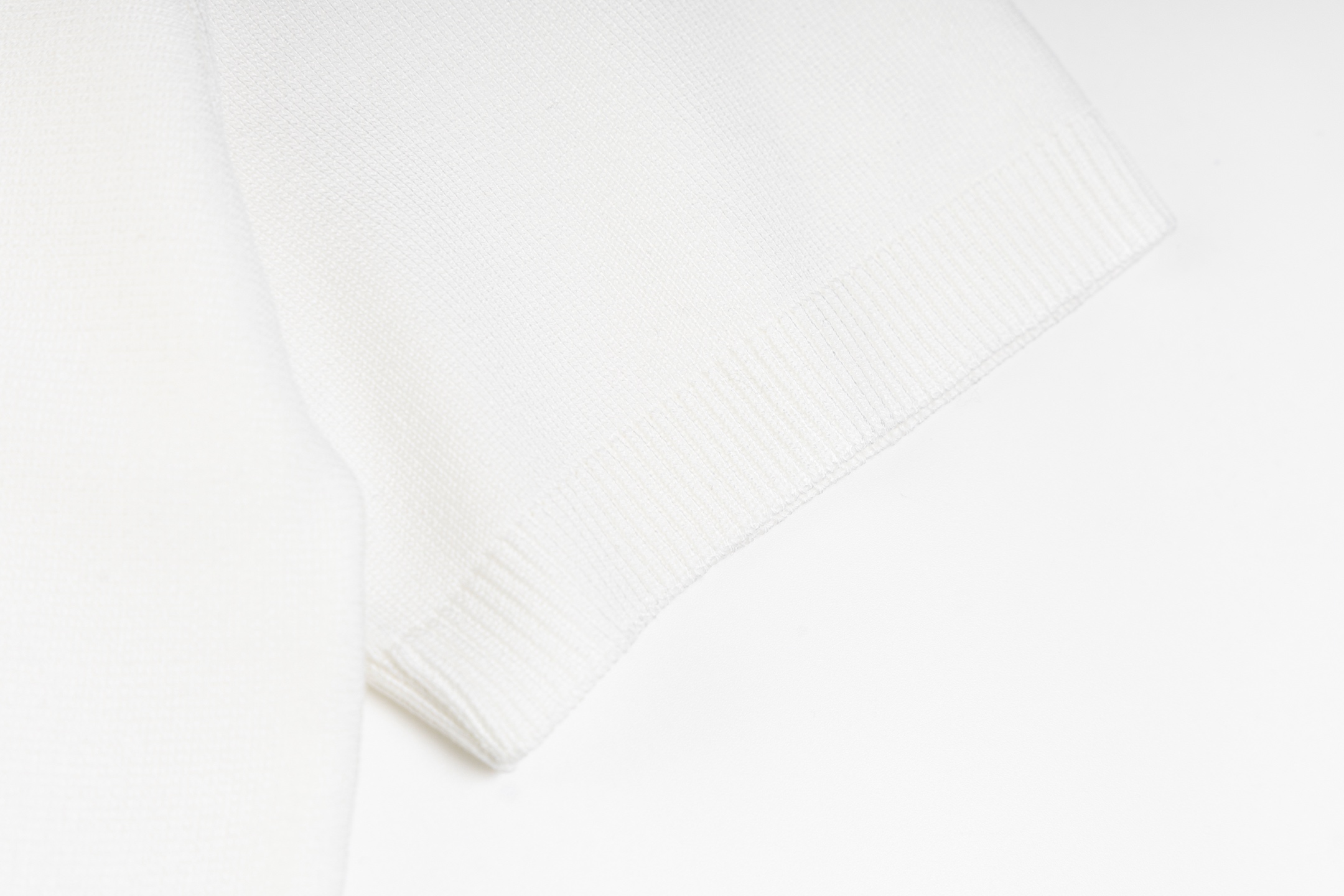 トムブラウン ブランド コピー ホワイトTシャツ トリコロールライン入り清潔感スタイル|スーパーコピーn級優良店 7 トムブラウン ブランド コピー ホワイトTシャツ トリコロールライン入り清潔感スタイル|スーパーコピー服