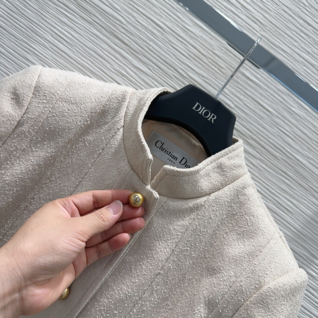 ディオール n級コピー ジャケット ホワイト ゴールドボタン 高級感仕立て|スーパーコピーn級優良店 4 ディオール n級コピー ジャケット ホワイト ゴールドボタン 高級感仕立て|スーパーコピー服