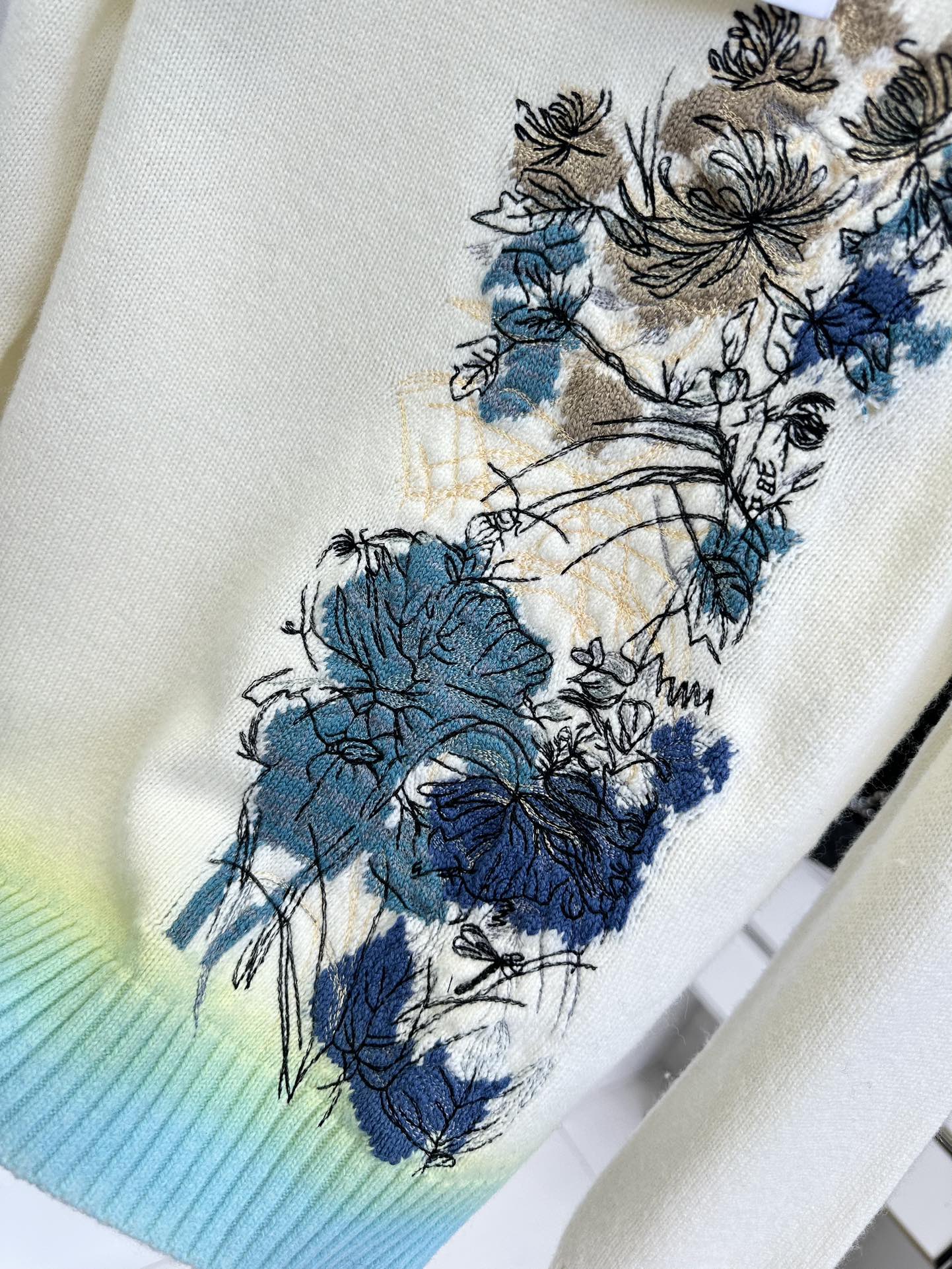 ディオール 激安通販 フラワー刺繍ニット カラーデザイン 上質感|スーパーコピーn級優良店 3 ディオール 激安通販 フラワー刺繍ニット カラーデザイン 上質感|スーパーコピー服