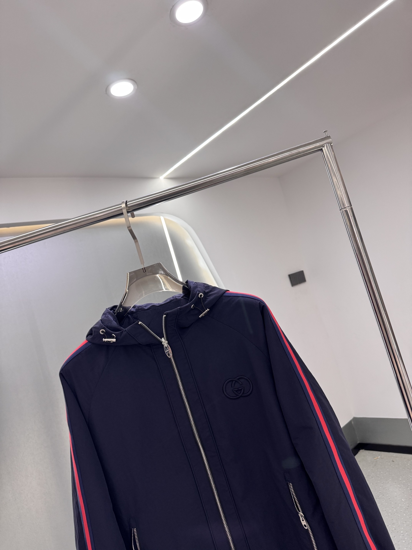 グッチ 芸能人偽物 フーデッドブルゾン ネイビー レッドライン スポーティ|スーパーコピーn級優良店 4 グッチ 芸能人偽物 フーデッドブルゾン ネイビー レッドライン スポーティ|スーパーコピー服