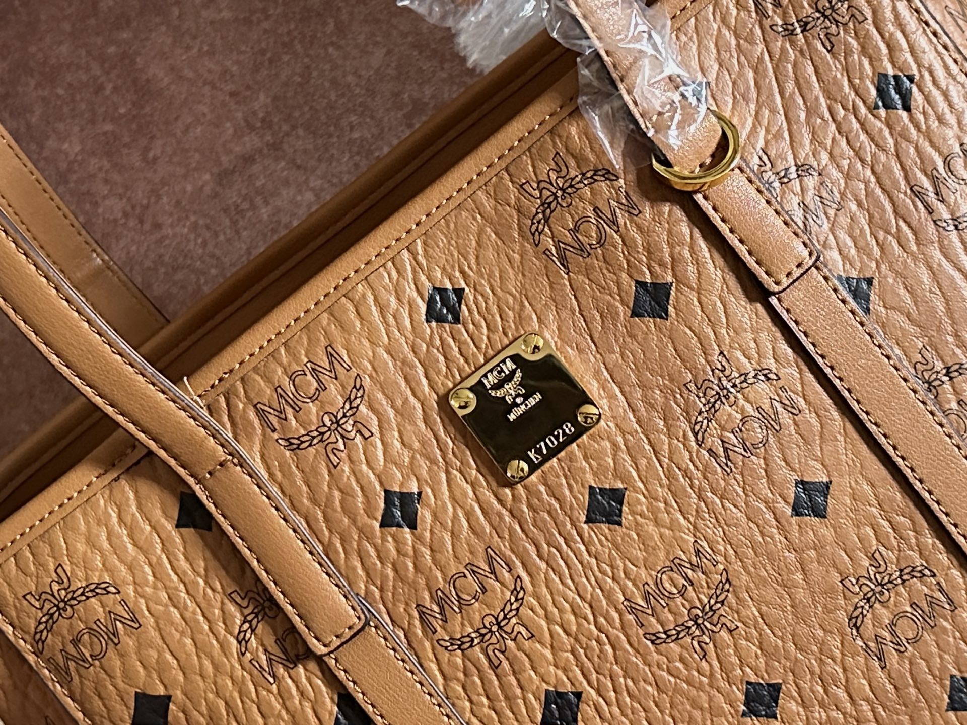 MCM n級コピー トートバッグ ヴィセトス柄 大容量キャメルカラー|スーパーコピーn級優良店 7 MCM n級コピー トートバッグ ヴィセトス柄 大容量キャメルカラー|スーパーコピー服