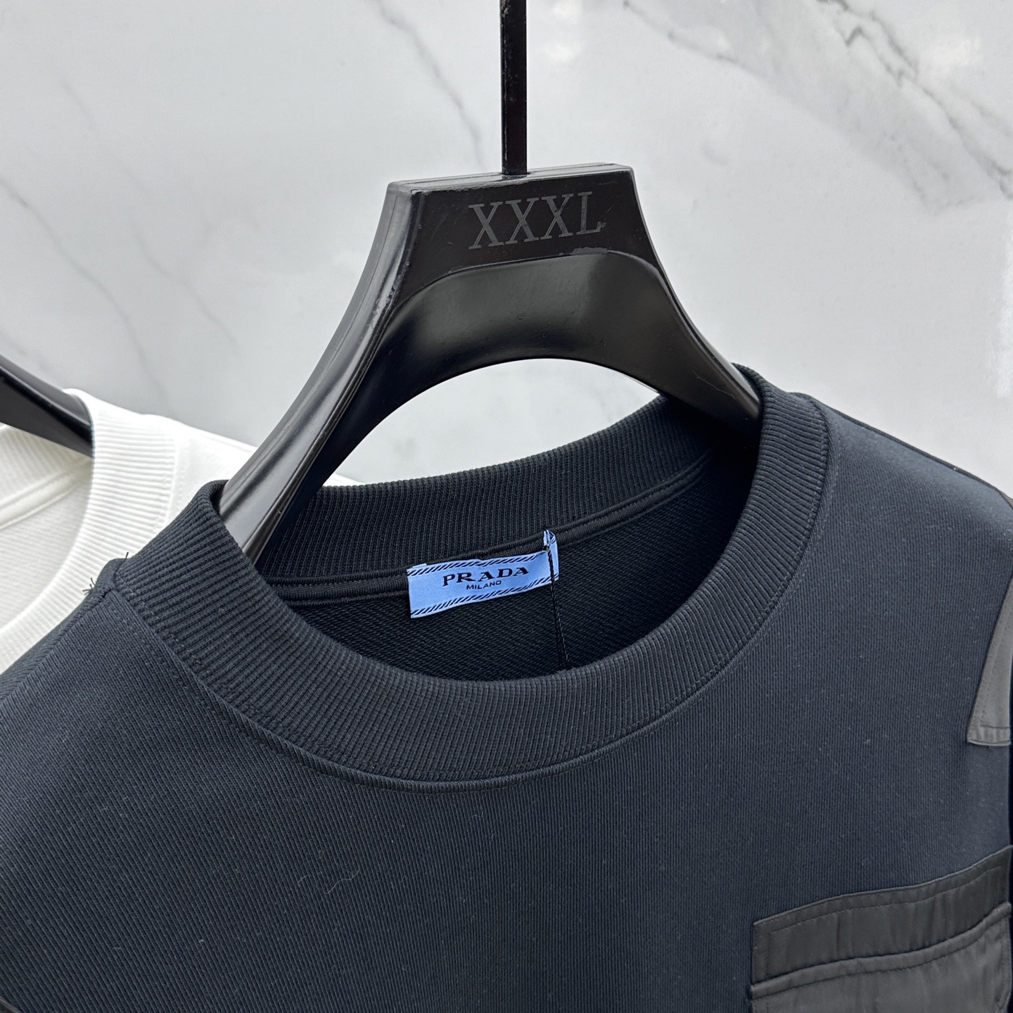 PRADA 偽物 バレない再現度 ロゴポケット付き スウェットシャツ 定番カラー2色|スーパーコピーn級優良店 5 PRADA 偽物 バレない再現度 ロゴポケット付き スウェットシャツ 定番カラー2色|スーパーコピー服