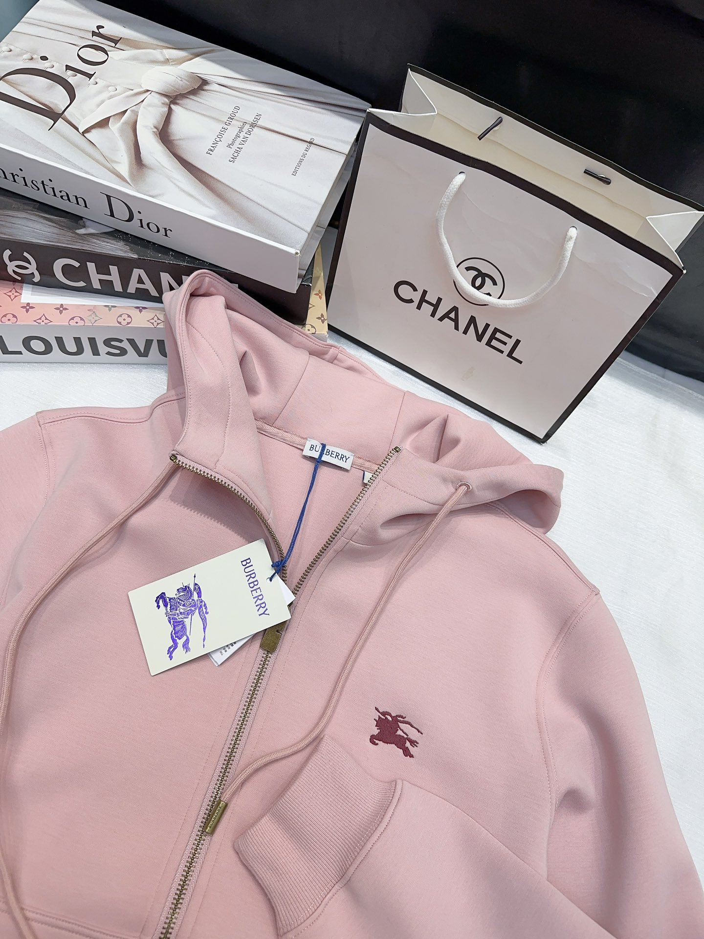バーバリー n級コピー ピンクフーディーセットアップ 柔らかな上質素材の人気モデル|スーパーコピーn級優良店 5 バーバリー n級コピー ピンクフーディーセットアップ 柔らかな上質素材の人気モデル|スーパーコピー服