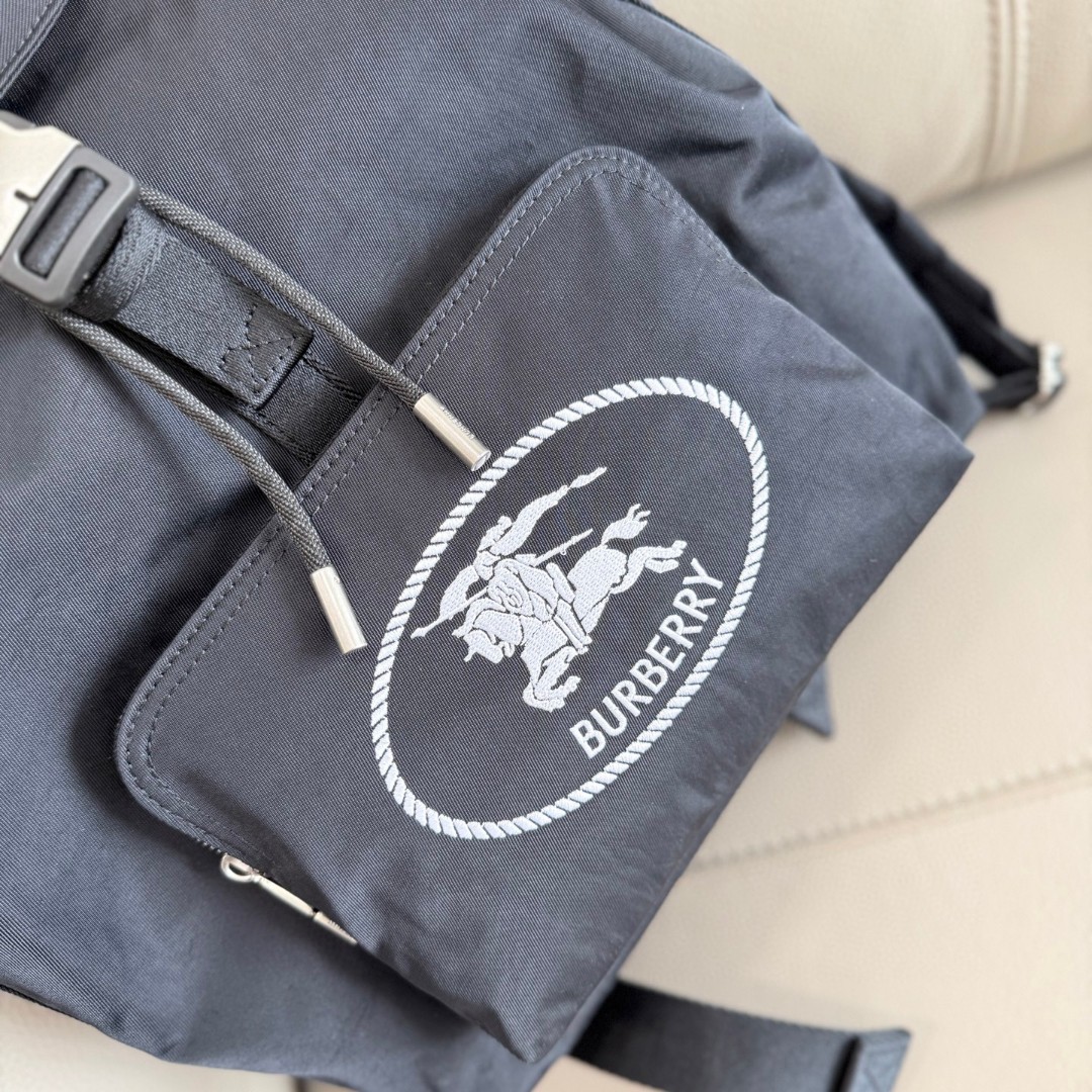 バーバリー 芸能人偽物 ナイロンバックパック 騎士刺繍ロゴ付き 高級感仕様|スーパーコピーn級優良店 7 バーバリー 芸能人偽物 ナイロンバックパック 騎士刺繍ロゴ付き 高級感仕様|スーパーコピー服