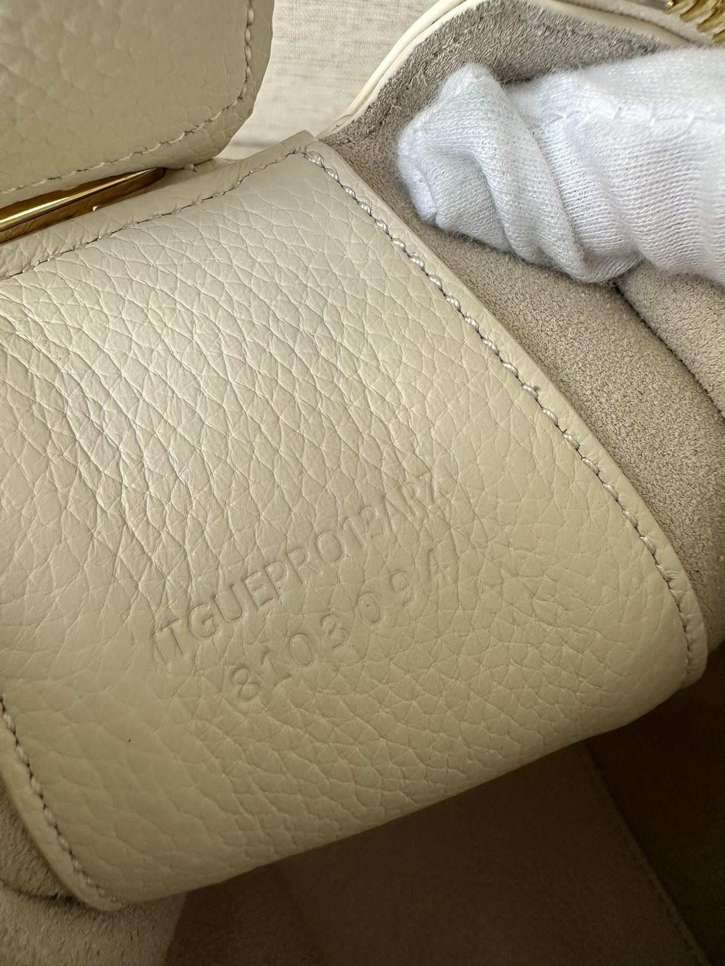 バーバリー スーパーコピー 優良サイト ホワイト本革 半月バッグ 金具ディテール付き|スーパーコピーn級優良店 7 バーバリー スーパーコピー 優良サイト ホワイト本革 半月バッグ 金具ディテール付き|スーパーコピー服