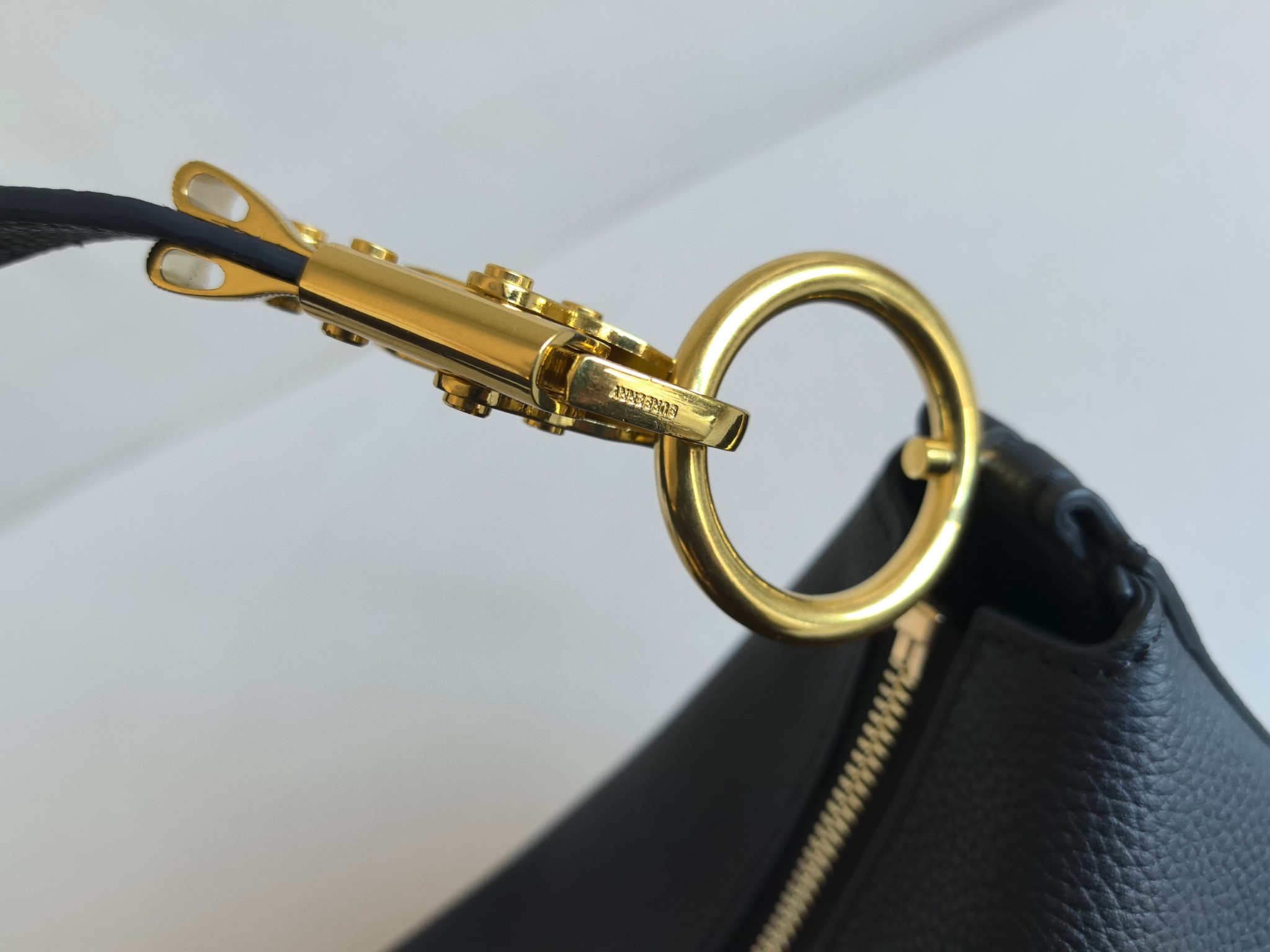 バーバリー スーパーコピー 優良サイト ブラックレザー 半月型バッグ ゴールド金具仕上げ|スーパーコピーn級優良店 7 バーバリー スーパーコピー 優良サイト ブラックレザー 半月型バッグ ゴールド金具仕上げ|スーパーコピー服