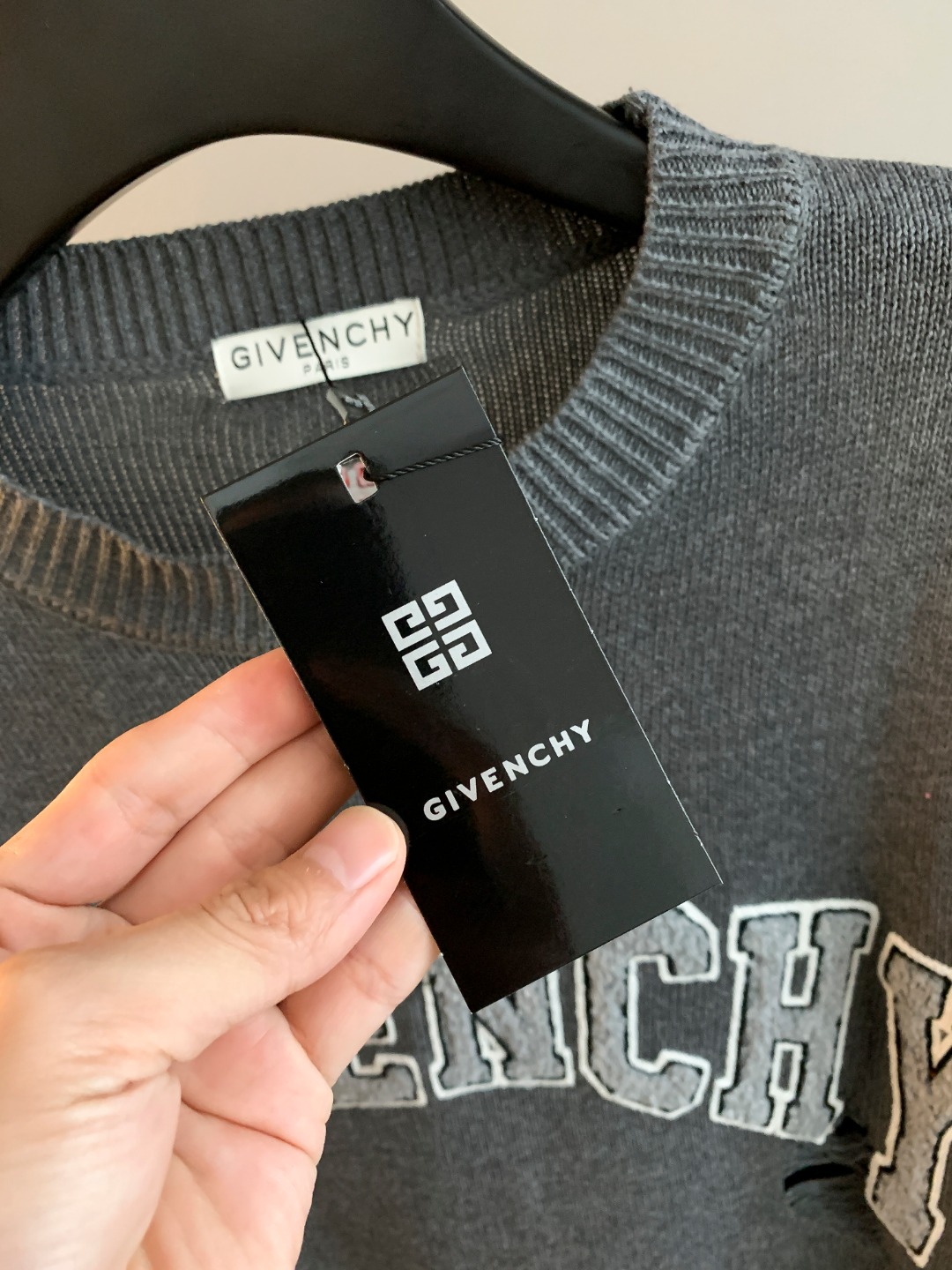 ジバンシィ n級コピー グレー ダメージ ニット スウェット風 立体刺繍ロゴ デザイン性抜群|スーパーコピーn級優良店 4 ジバンシィ n級コピー グレー ダメージ ニット スウェット風 立体刺繍ロゴ デザイン性抜群|スーパーコピー服