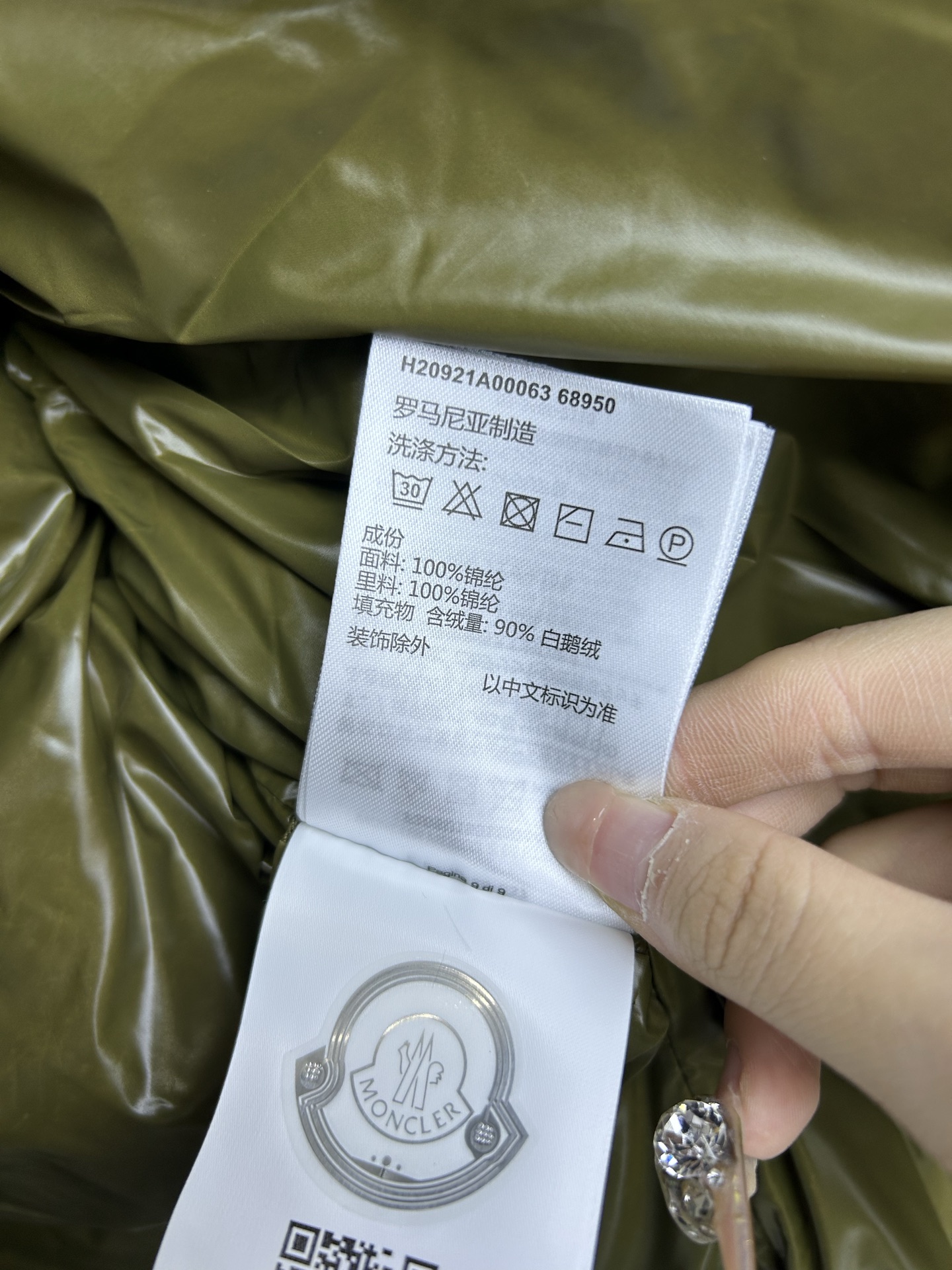 モンクレール スーパーコピー ダウンジャケット ブラック 光沢仕上げ|スーパーコピーn級優良店 9 モンクレール スーパーコピー ダウンジャケット ブラック 光沢仕上げ|スーパーコピー服