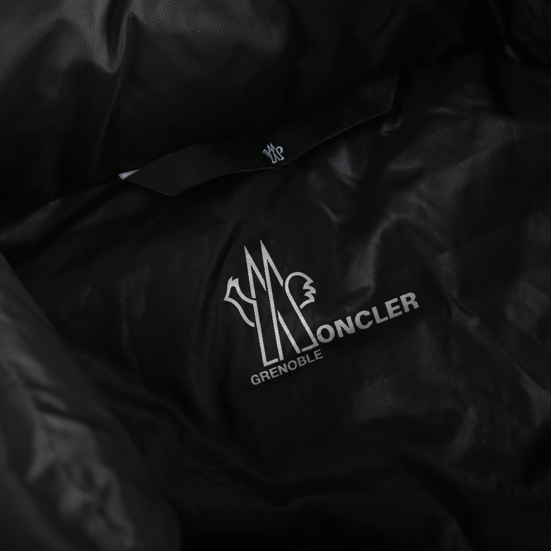 モンクレール ブランド コピー ダウンベスト ブラック 高級感仕上げ|スーパーコピーn級優良店 9 モンクレール ブランド コピー ダウンベスト ブラック 高級感仕上げ|スーパーコピー服