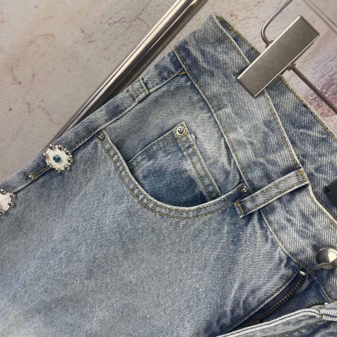 AMIRI ブランド コピー 装飾デニム ストレートシルエット ビジュー加工|スーパーコピーn級優良店 4 AMIRI ブランド コピー 装飾デニム ストレートシルエット ビジュー加工|スーパーコピー服