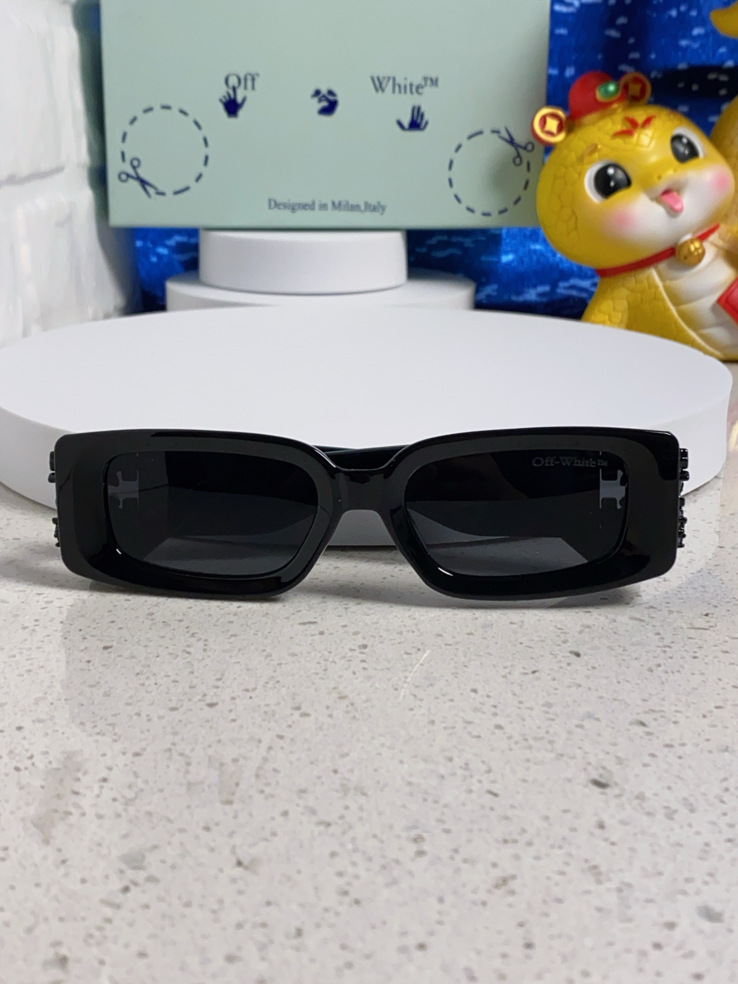 Off-White 芸能人偽物 ナローフレームサングラス・立体アロー装飾・モード細身デザイン|スーパーコピーn級優良店 8 Off-White 芸能人偽物 ナローフレームサングラス・立体アロー装飾・モード細身デザイン|スーパーコピー服