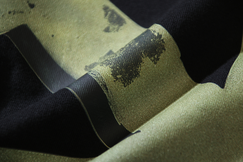 Off-White n級コピー ロゴ×アローモチーフTシャツ ムード感ある染め風プリントの人気デザイン|スーパーコピーn級優良店 9 Off-White n級コピー ロゴ×アローモチーフTシャツ ムード感ある染め風プリントの人気デザイン|スーパーコピー服