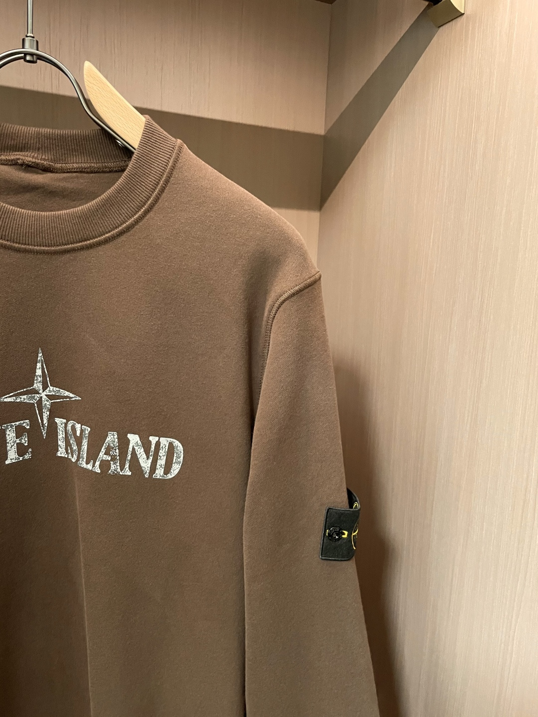 ストーンアイランド n級コピー クルーネックスウェット 羅盤バックプリント ヴィンテージ加工 定番ストリート 男女兼用|スーパーコピーn級優良店 3 ストーンアイランド n級コピー クルーネックスウェット 羅盤バックプリント ヴィンテージ加工 定番ストリート 男女兼用|スーパーコピー服