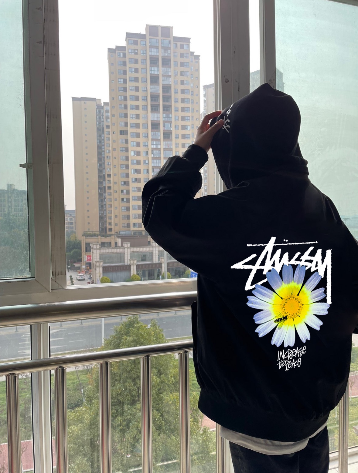 ステューシー スーパーコピー 優良サイト 花柄バックプリント フーディー スタイリッシュ黒 × 季節映えトップス|スーパーコピーn級優良店 8 ステューシー スーパーコピー 優良サイト 花柄バックプリント フーディー スタイリッシュ黒 × 季節映えトップス|スーパーコピー服