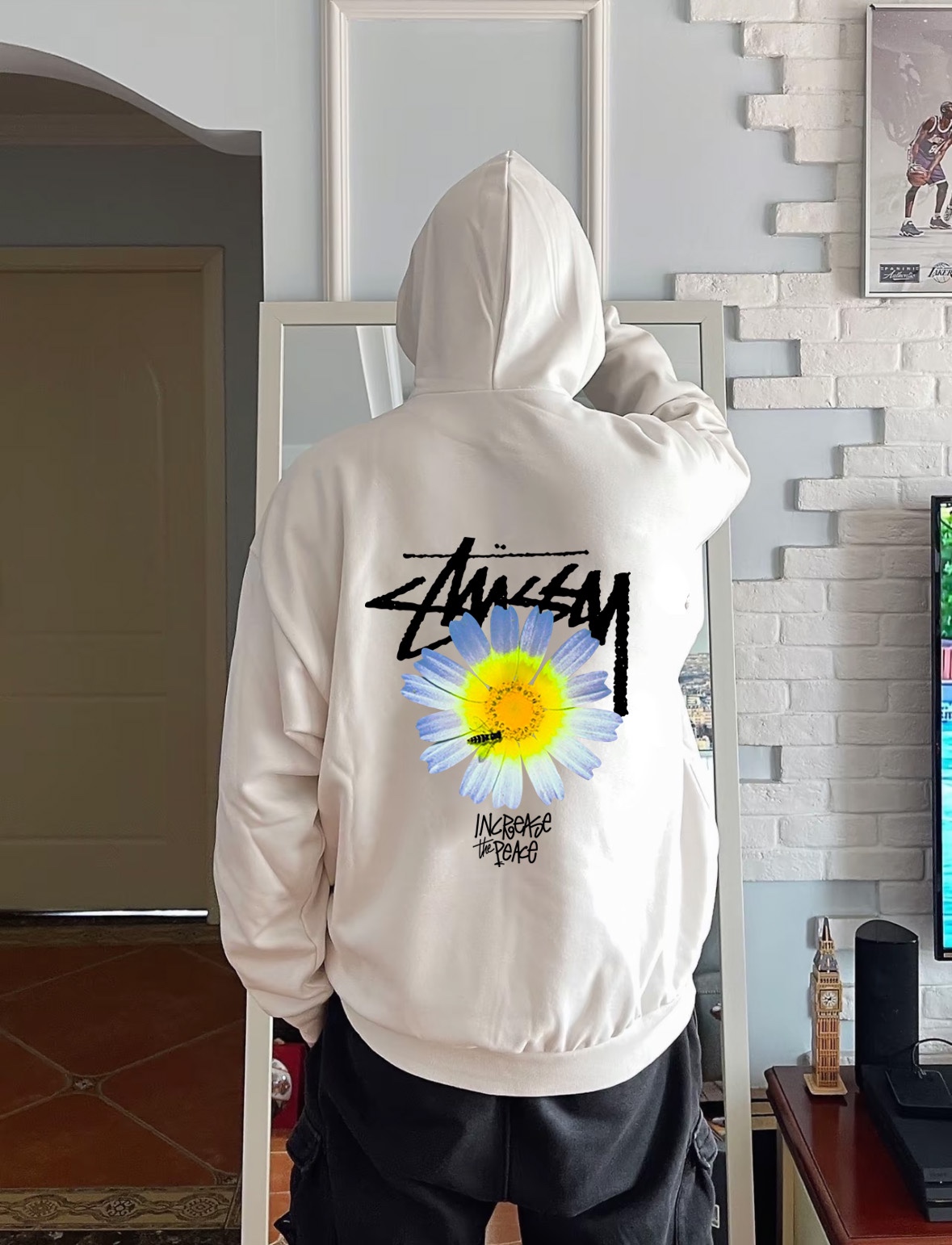 ステューシー スーパーコピー 優良サイト 花柄バックプリント フーディー スタイリッシュ黒 × 季節映えトップス|スーパーコピーn級優良店 3 ステューシー スーパーコピー 優良サイト 花柄バックプリント フーディー スタイリッシュ黒 × 季節映えトップス|スーパーコピー服