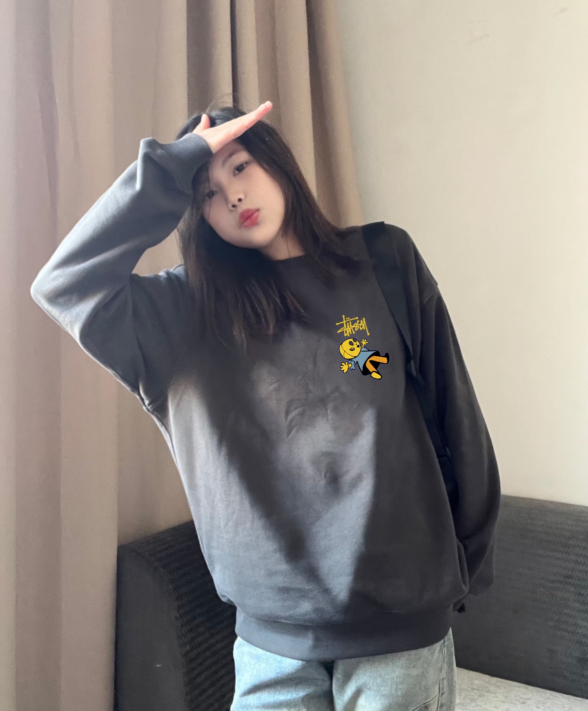 ステューシー スーパーコピー ブラック ドールプリント スウェット 2025新作 高品質 上質生地 バックグラフィック|スーパーコピーn級優良店 4 ステューシー スーパーコピー ブラック ドールプリント スウェット 2025新作 高品質 上質生地 バックグラフィック|スーパーコピー服