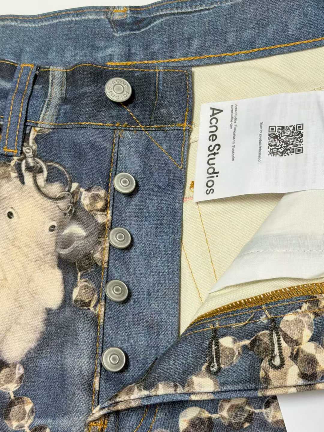 アクネ スーパーコピー パールチェーン装飾デニムパンツ アート加工ワイド｜スーパーコピー服