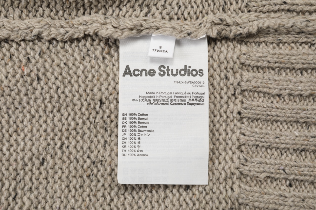 アクネ ブランド コピー 猫柄ジャカードニット 可愛い表情デザイン 上質ウール混仕上げ｜スーパーコピー服