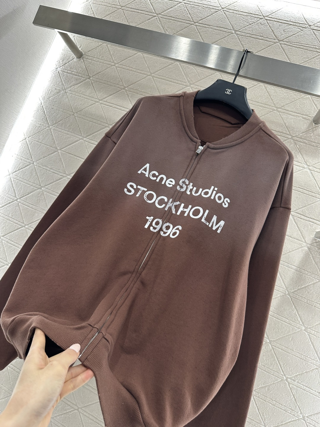 Acne Studios ブランド コピー ブラウンジップジャケット 人気定番シンプルデザイン｜スーパーコピー服