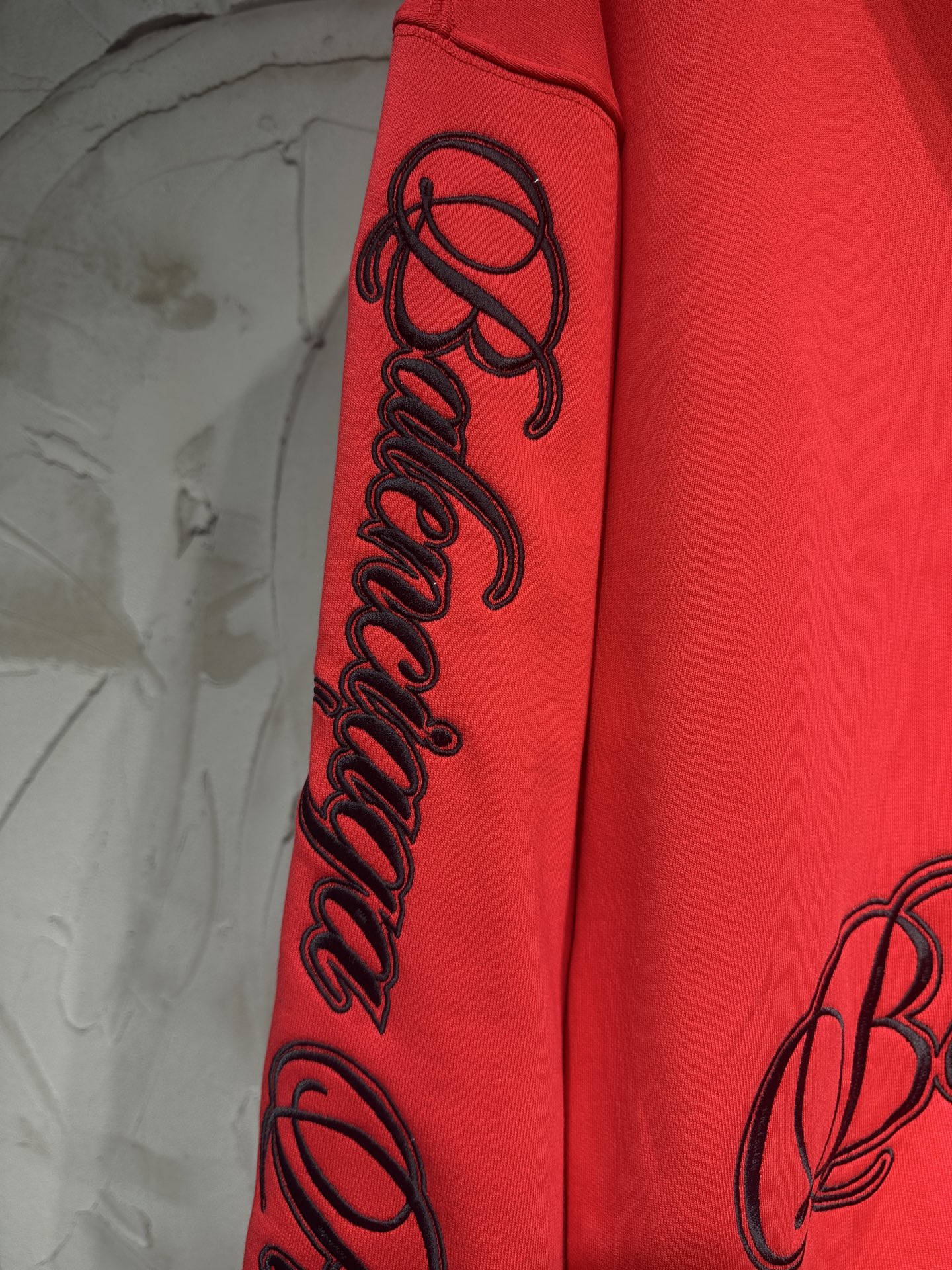 バレンシアガ ブランド コピー フーディー 刺繍ロゴ入り ストリート映え 男女兼用モデル|スーパーコピーn級優良店 4 バレンシアガ ブランド コピー フーディー 刺繍ロゴ入り ストリート映え 男女兼用モデル|スーパーコピー服