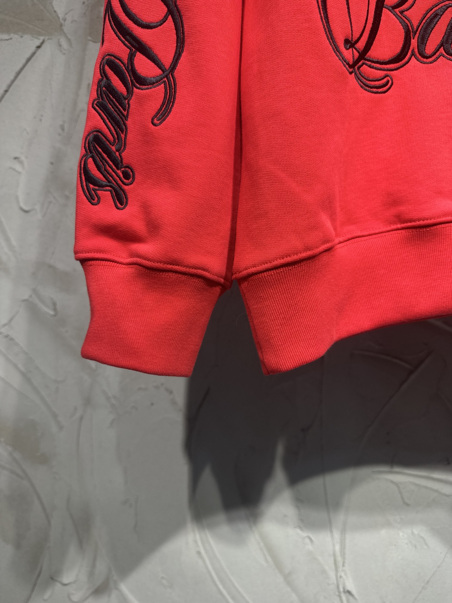 バレンシアガ ブランド コピー フーディー 刺繍ロゴ入り ストリート映え 男女兼用モデル|スーパーコピーn級優良店 5 バレンシアガ ブランド コピー フーディー 刺繍ロゴ入り ストリート映え 男女兼用モデル|スーパーコピー服