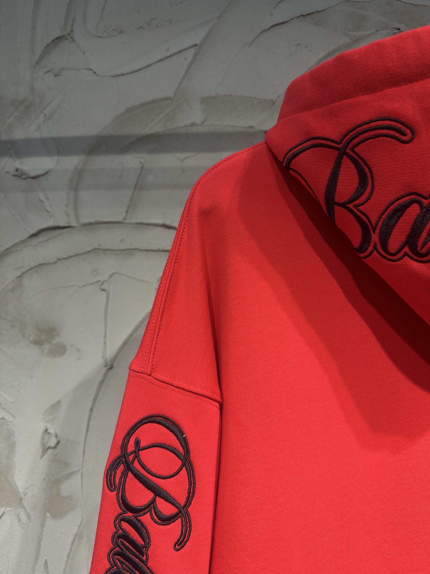 バレンシアガ ブランド コピー フーディー 刺繍ロゴ入り ストリート映え 男女兼用モデル|スーパーコピーn級優良店 9 バレンシアガ ブランド コピー フーディー 刺繍ロゴ入り ストリート映え 男女兼用モデル|スーパーコピー服