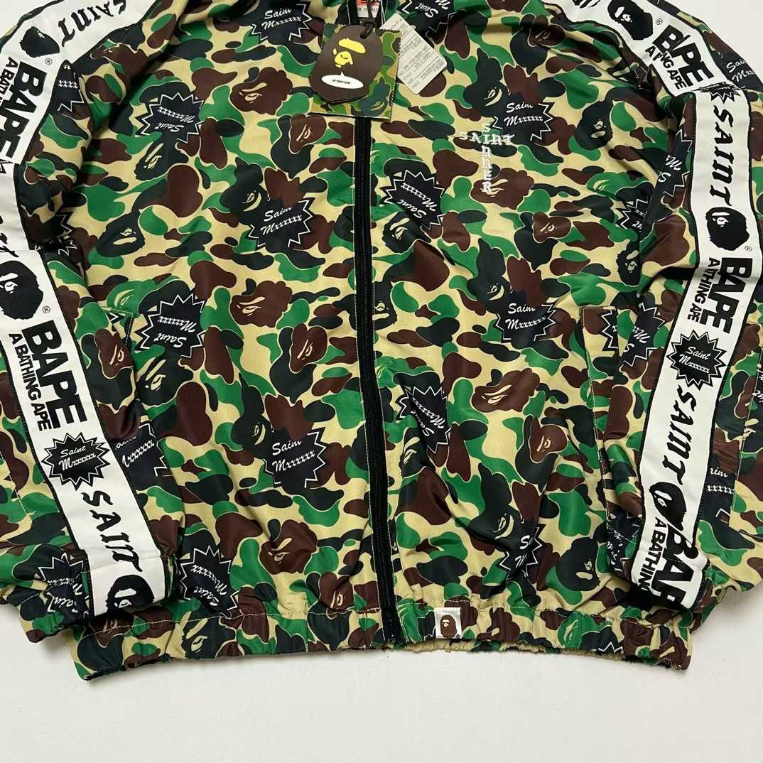 アベイシングエイプ n級コピー カモ柄 ジップアップジャケット 高再現度 スポーティ仕様｜スーパーコピー服