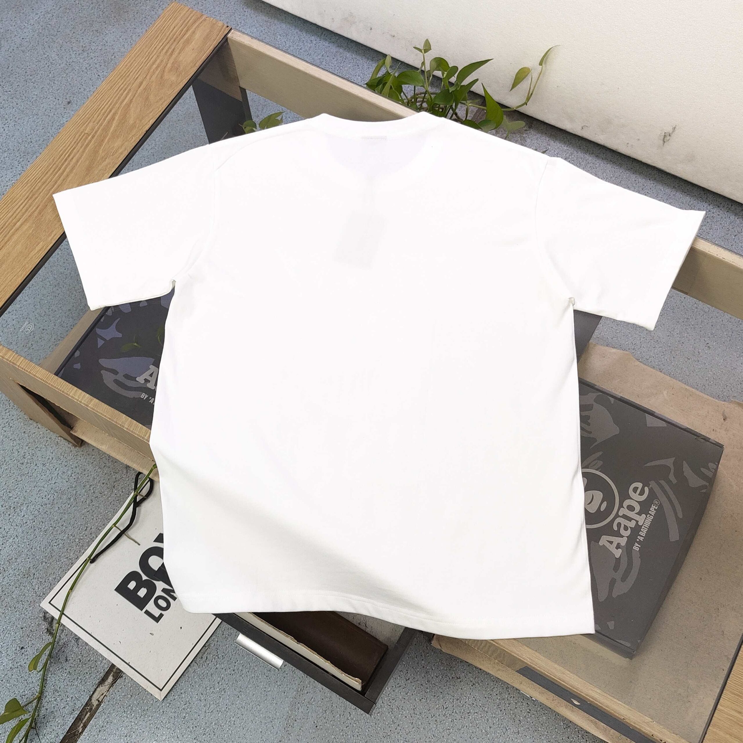 ステューシー コピー USAロゴTシャツ 8ボール × ストリート映えする定番グラフィックモデル｜スーパーコピー服